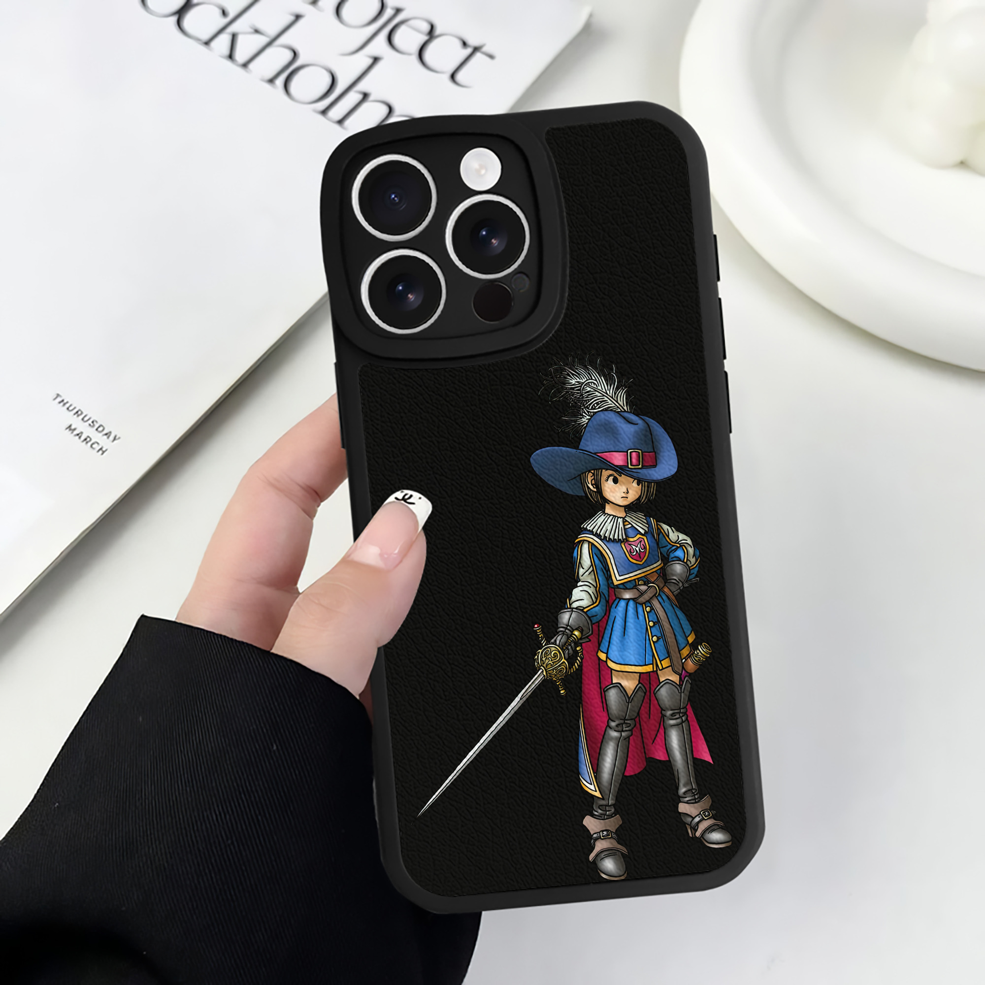 （画像用） ドラゴンクエスト Doragon Kuesuto Dragon Quest 【iPhone 16シリーズ対応】シリコンスマホケース（レザー調） 材質：シリコン